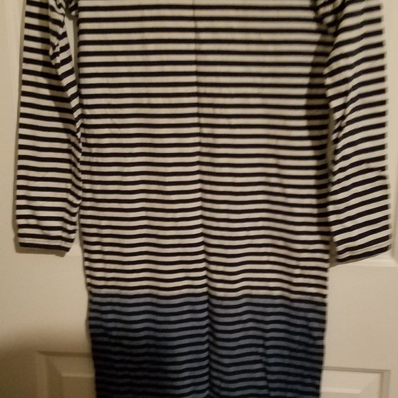 Dress. - Picture 1 of 6